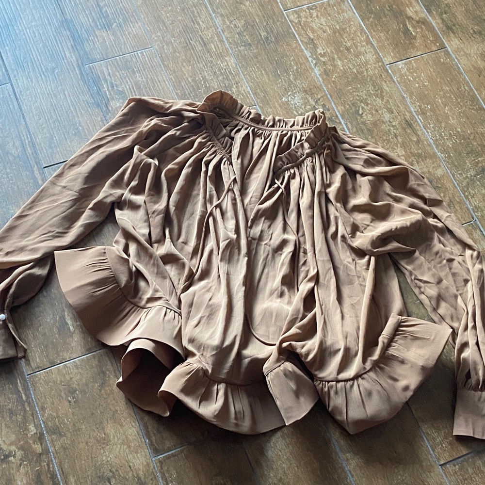 Flowy Brown Peasant Blouse. Missing label-fits large/xl. Sheet top. NWT.
